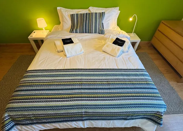 Plume Tree House Apartment