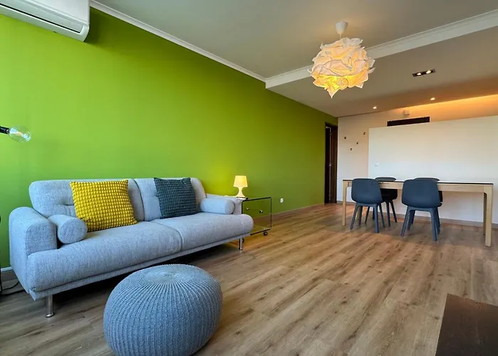 דירה Plume Tree House *