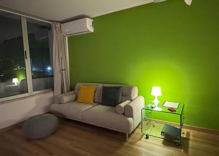 Apartment Plume Tree House