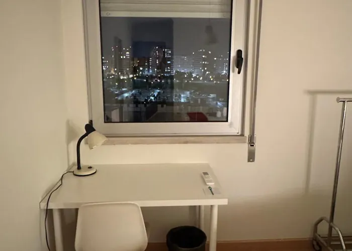 Plume Tree House דירה